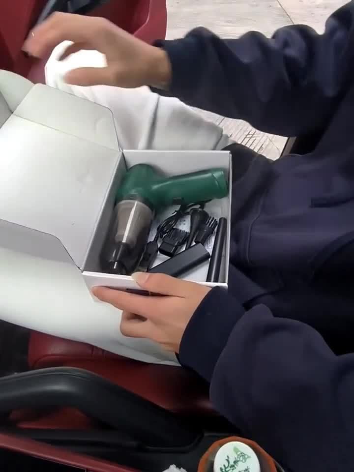 High Power Three In One Wireless Vacuum Cleaner With Extended Battery Life For Suction, Air Extraction, And Blowing At Home And In Car